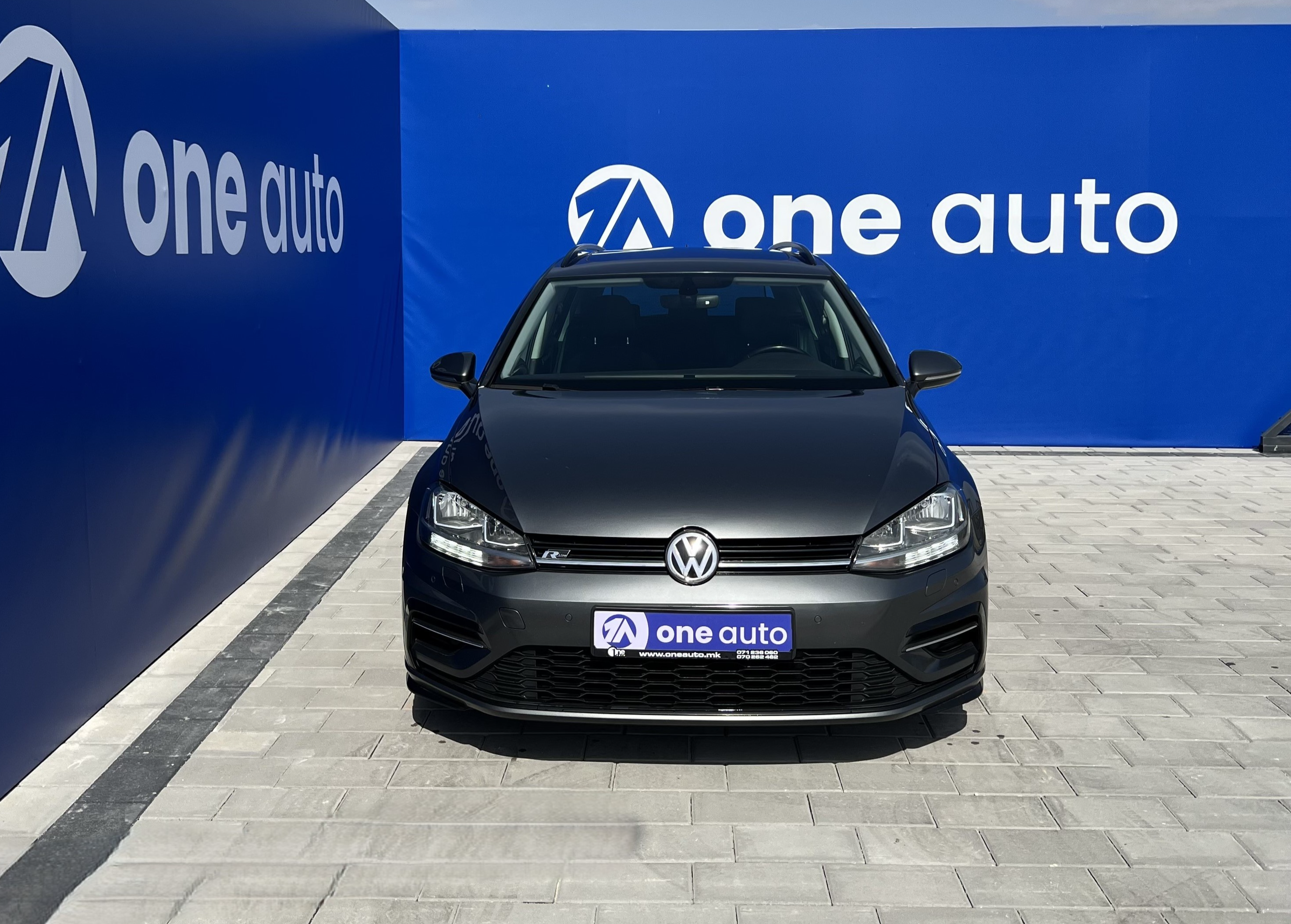 Volkswagen Golf R   - 2019