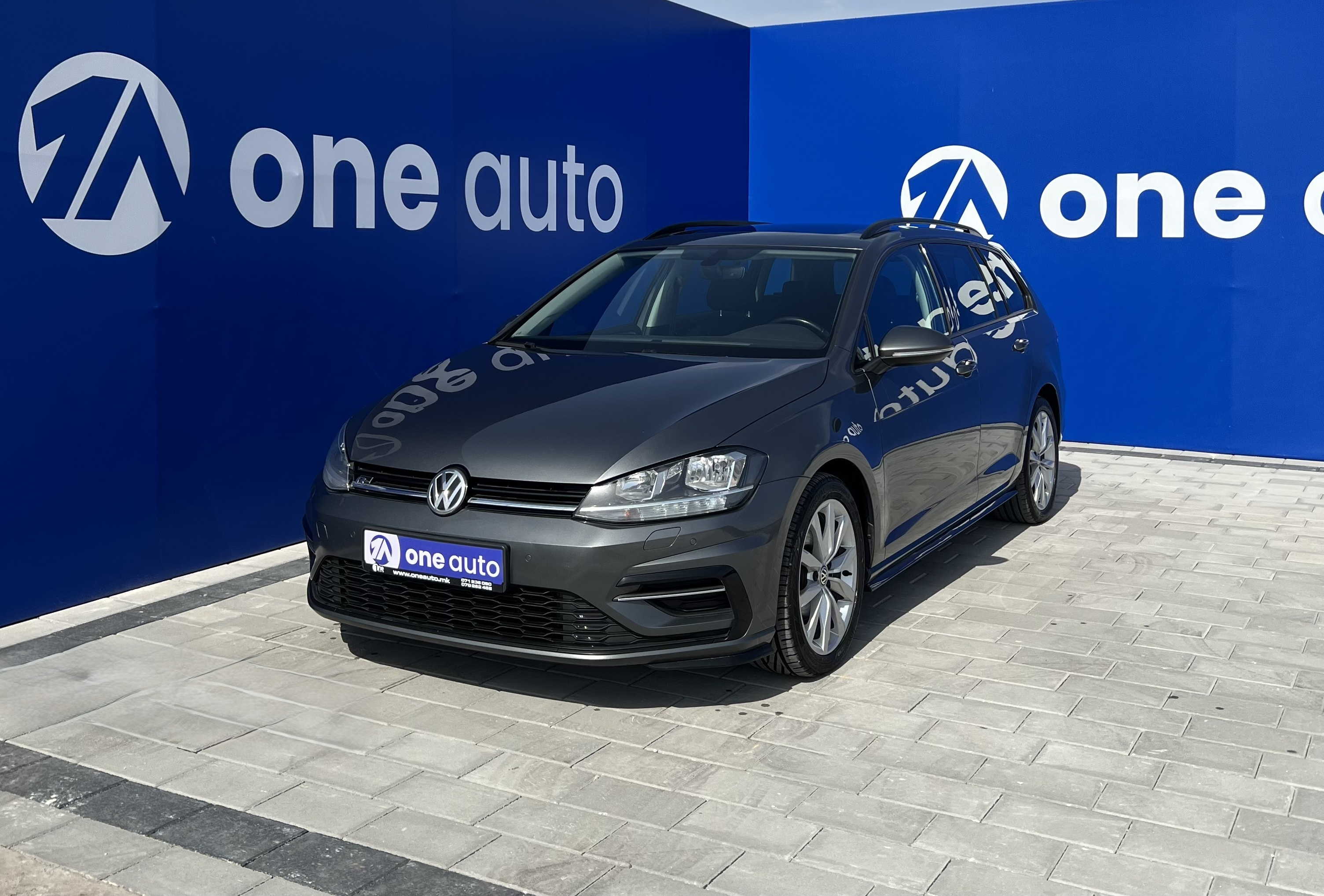 Volkswagen Golf   - 2019