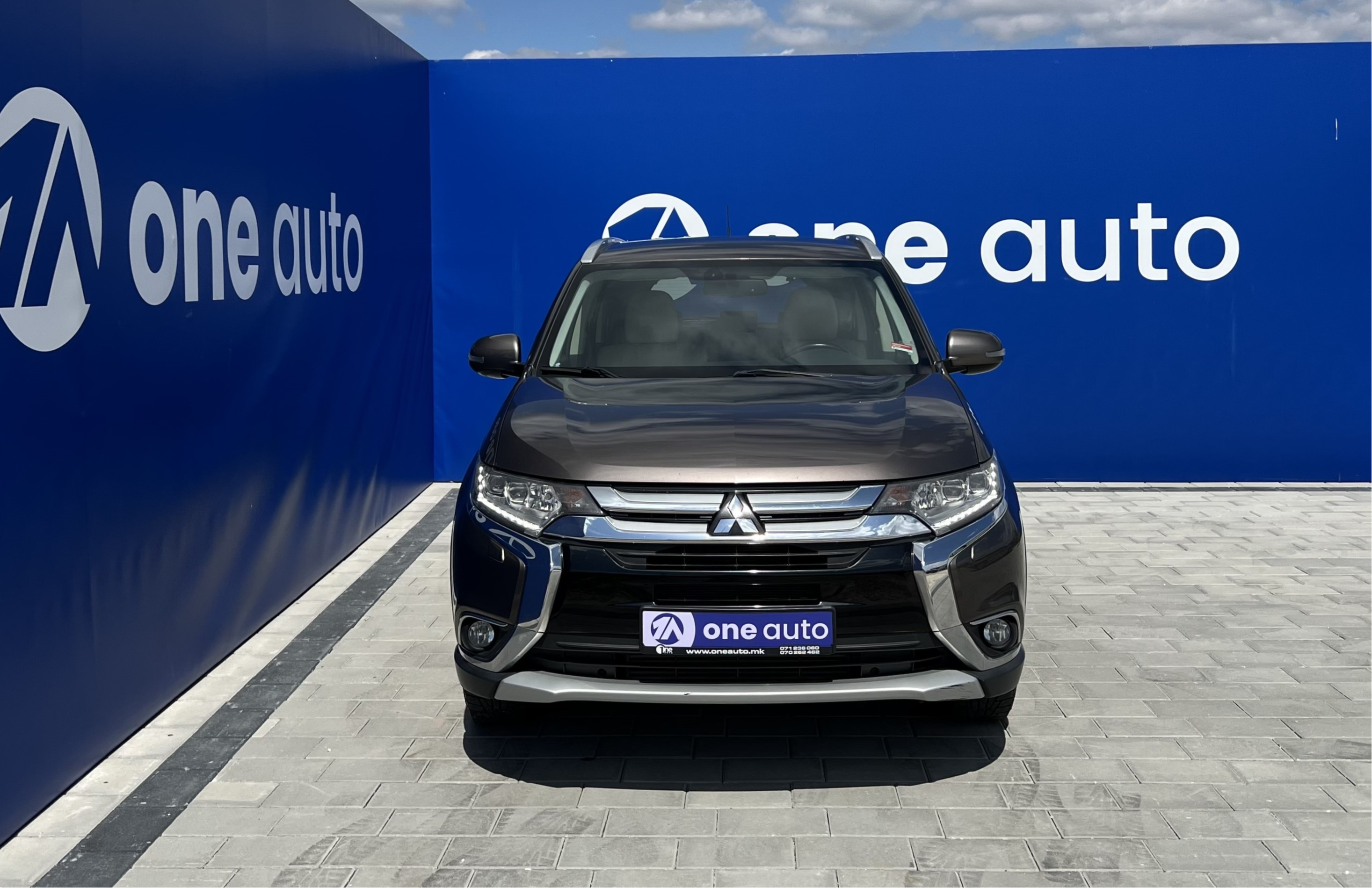 Mitsubishi Outlander   - 2015