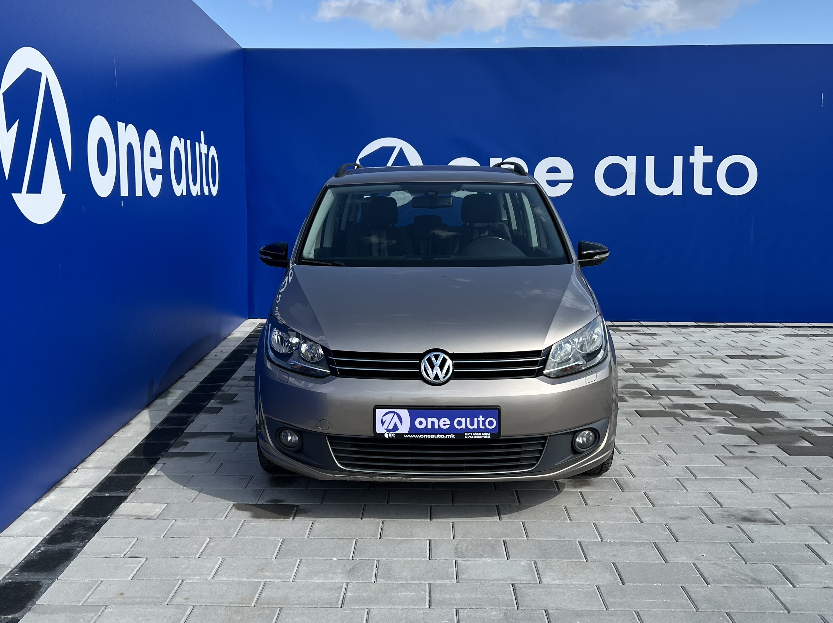 Volkswagen Touran   - 2012
