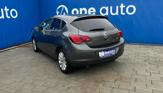Opel Astra  - 2010