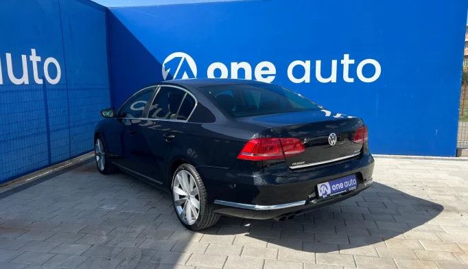 Volkswagen Passat  - 2011