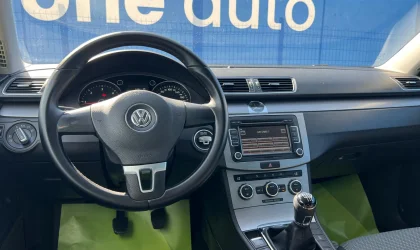 Volkswagen Passat  - 2011