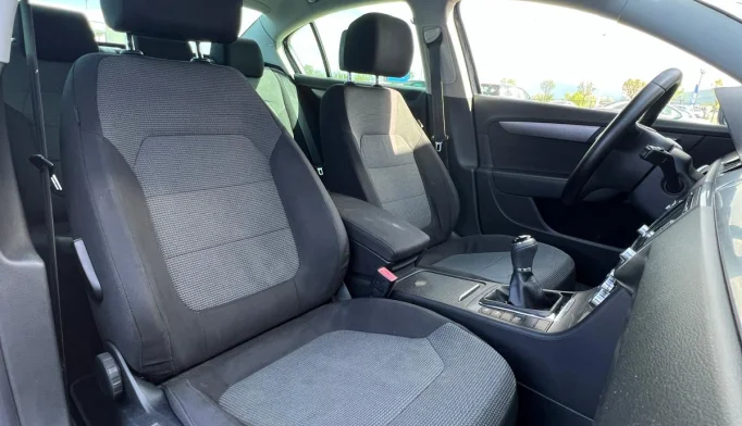 Volkswagen Passat  - 2011