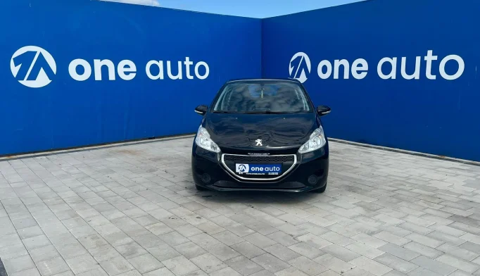 Peugeot 208  - 2012