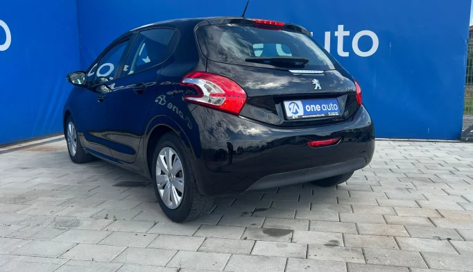 Peugeot 208  - 2012