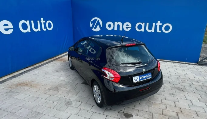 Peugeot 208  - 2012