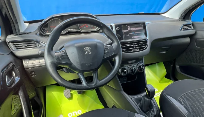 Peugeot 208  - 2012
