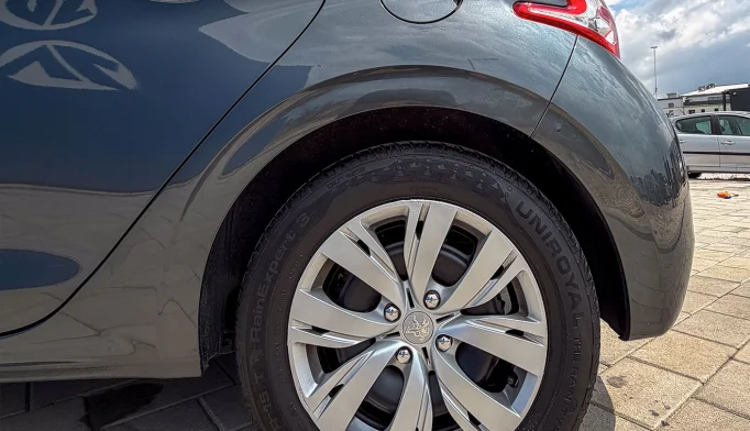 Peugeot 208  - 2013