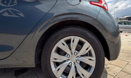 Peugeot 208  - 2013