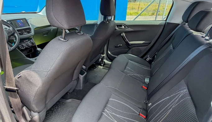 Peugeot 208  - 2013