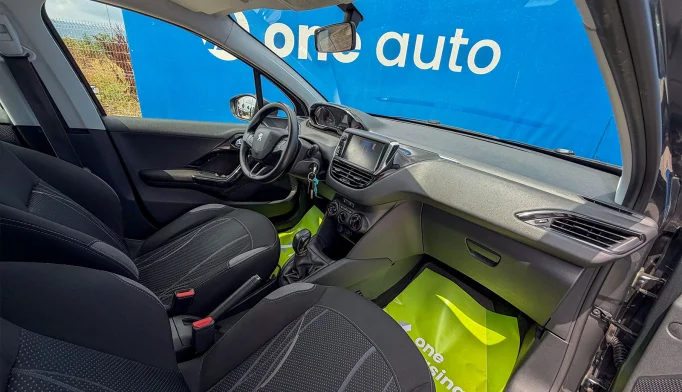 Peugeot 208  - 2013