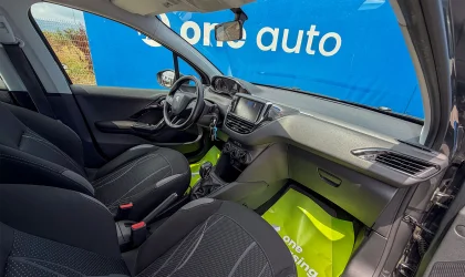 Peugeot 208  - 2013