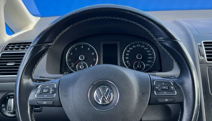 Volkswagen Touran  - 2012