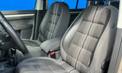 Volkswagen Touran  - 2012