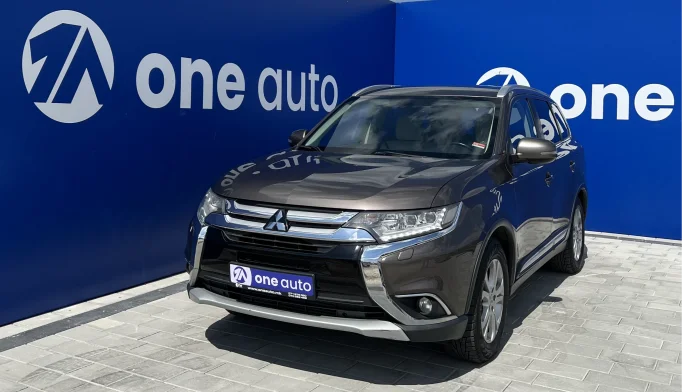 Mitsubishi Outlander  - 2015