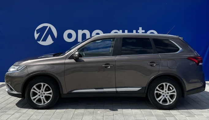 Mitsubishi Outlander  - 2015