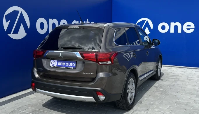 Mitsubishi Outlander  - 2015