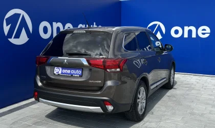 Mitsubishi Outlander  - 2015