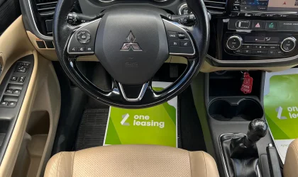 Mitsubishi Outlander  - 2015