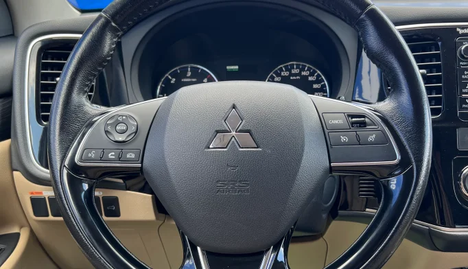 Mitsubishi Outlander  - 2015