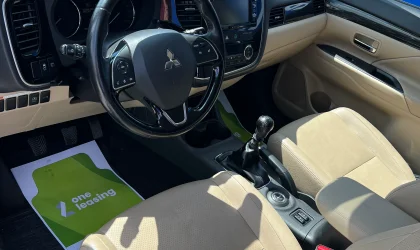 Mitsubishi Outlander  - 2015