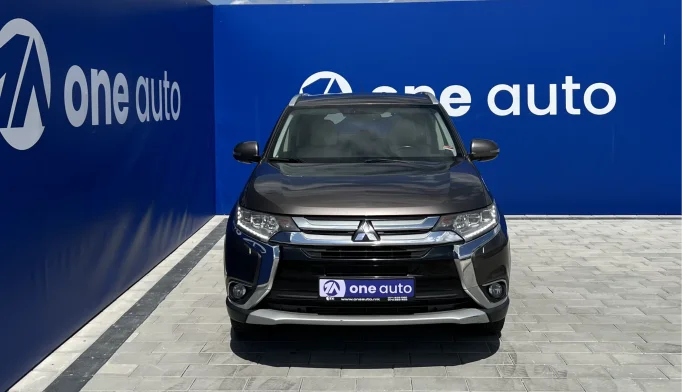 Mitsubishi Outlander  - 2015